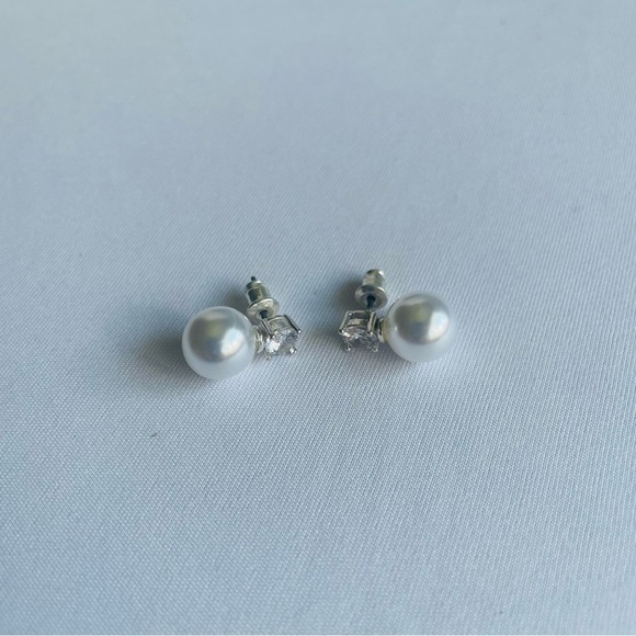 Silverstone Pearl/Crystal Stud Earrings - Picture 6 of 8